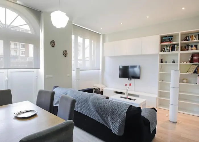 Alquiler Piso Con Terraza Parejas O Familias サン・セバスティアン